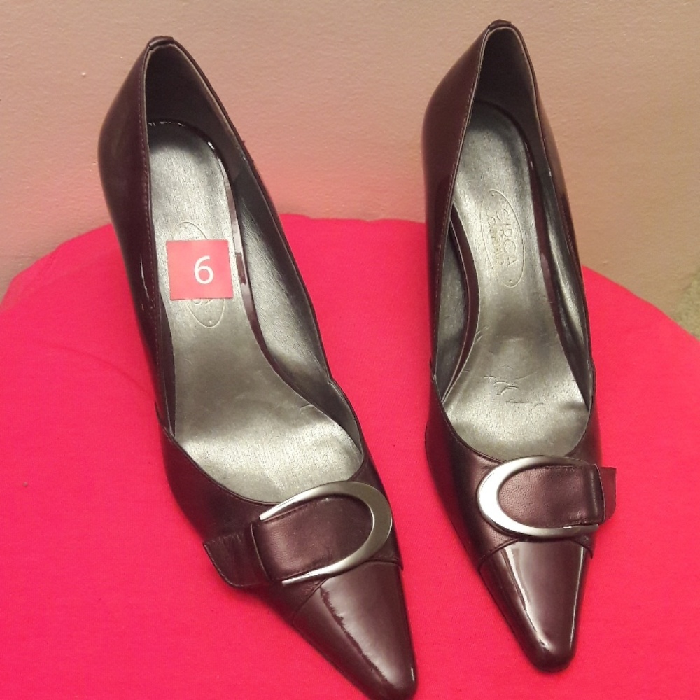 Heels - Picture 2 of 5